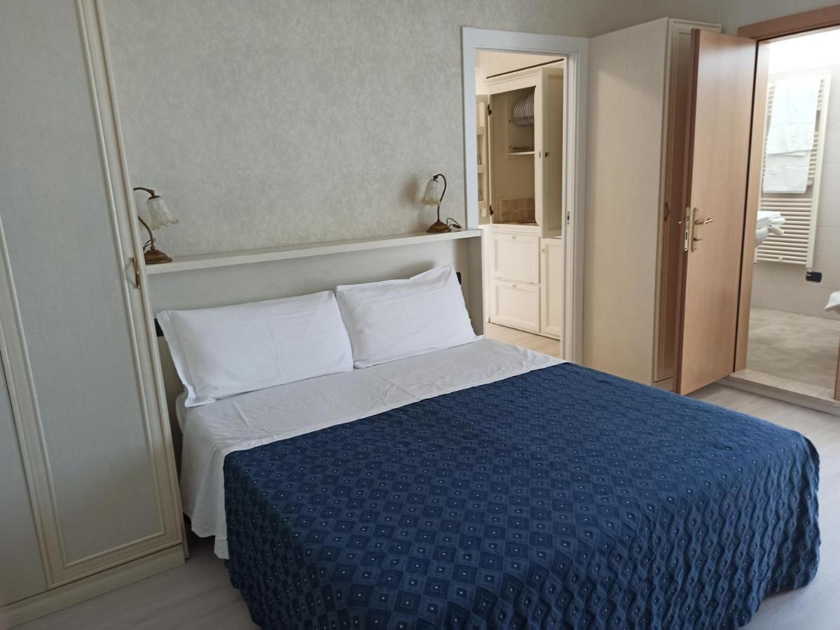 Hotel Mondial Белларія-Іджеа-Марина Екстер'єр фото