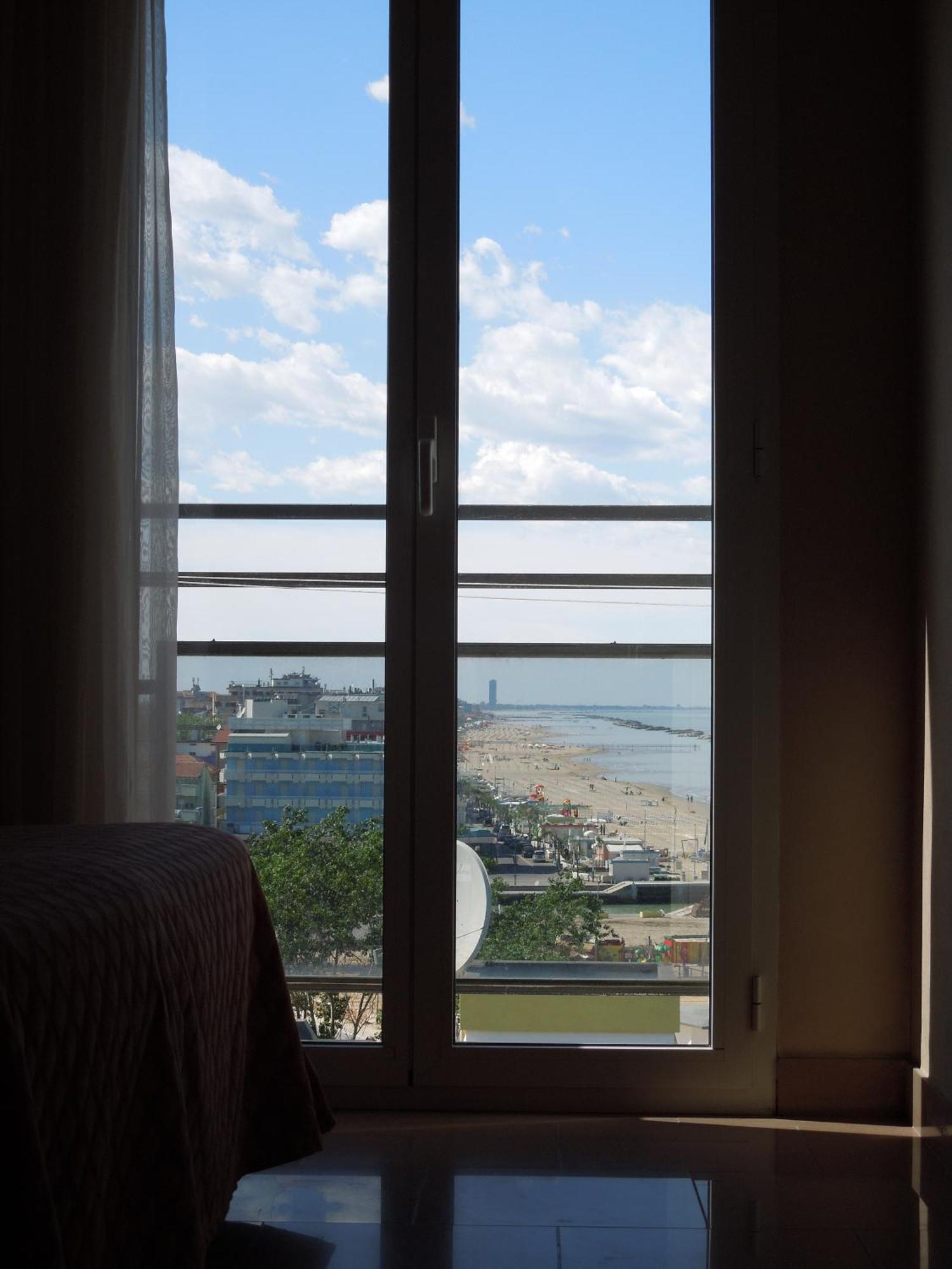 Hotel Mondial Белларія-Іджеа-Марина Екстер'єр фото