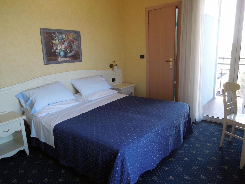 Hotel Mondial Белларія-Іджеа-Марина Номер фото