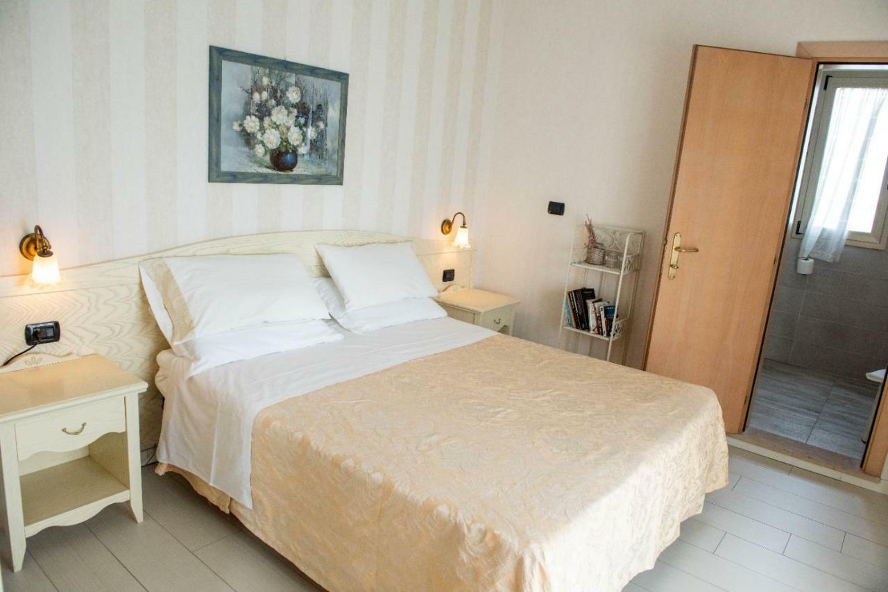 Hotel Mondial Белларія-Іджеа-Марина Екстер'єр фото